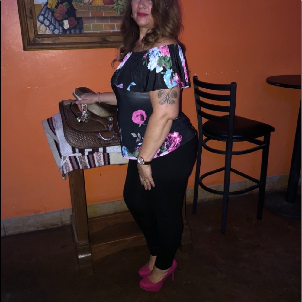 Shell lg floral blouse